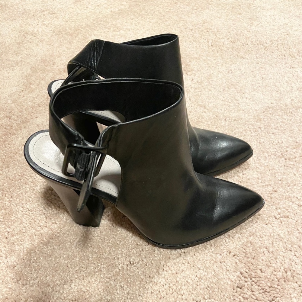 Pour La Victoire - Booties